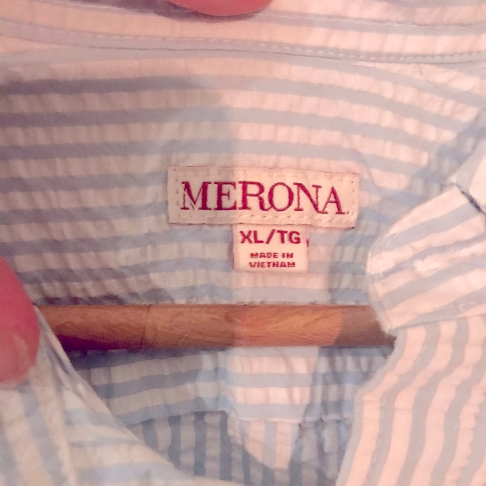 Merona (Target) Men’s blue and white seersucker shirt in size XL. No stains/rips